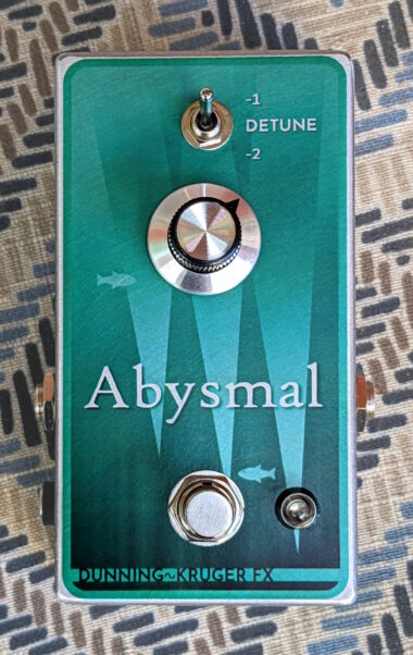 The Abysmal pedal, decorated with an abstract deep ocean motif